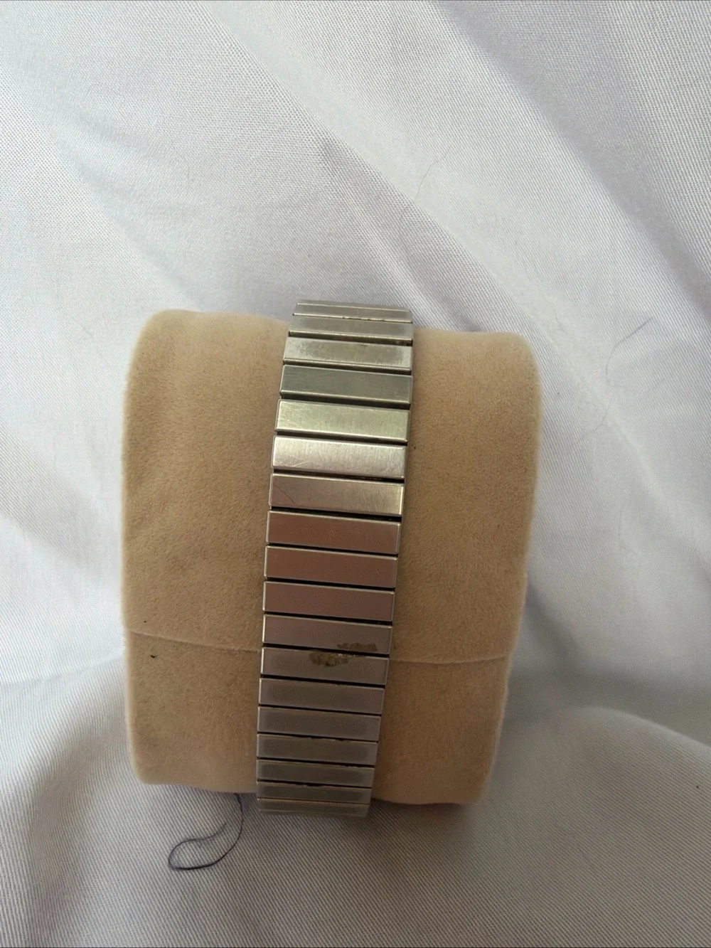 Timex Gold Case Champagne Dial Men’s Watch with Stretch Bracelet does not work